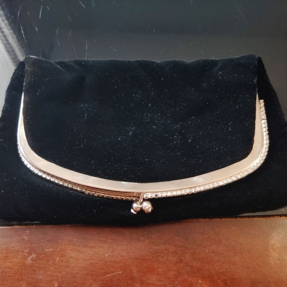 Velvet  Snap Closure Clutch Black - Picture 2 of 11